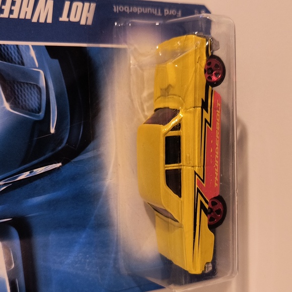 D1 Hot Wheels  Ford  Thunderbolt - Picture 2 of 3